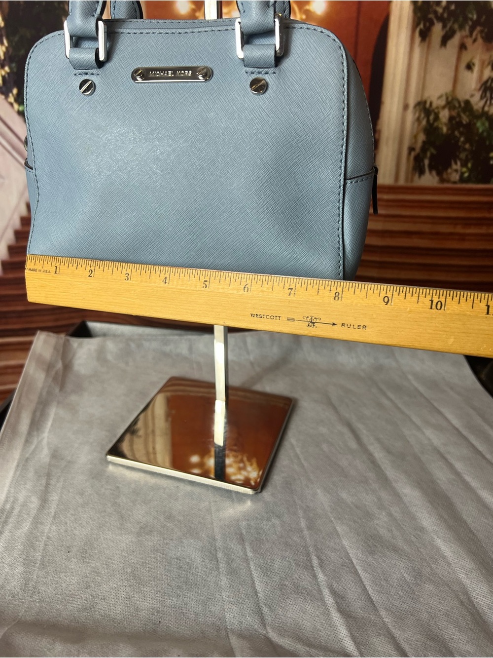 Michael Kors Savannah small satchel is crafted from baby blue saffiano leather - Picture 10 of 17